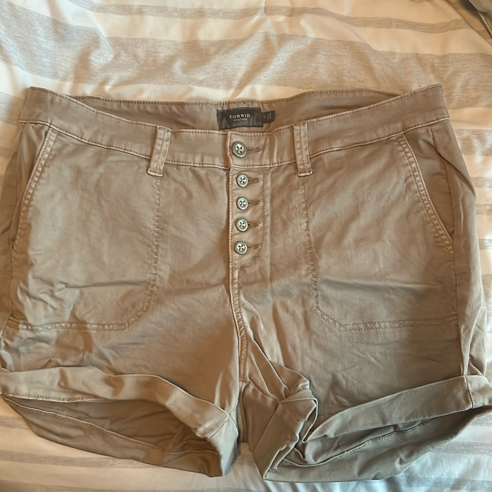 Khaki High waisted Torrid #feelthefit